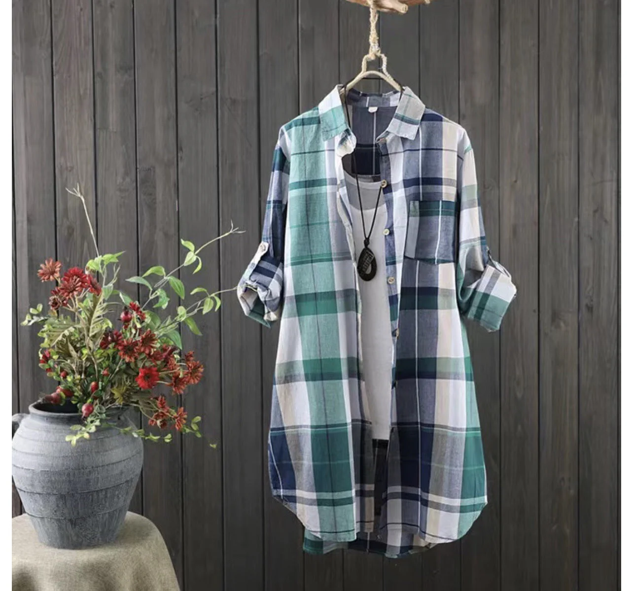 Damen Karobluse Im Lässigen Schnitt mit Knöpfbaren Ärmeln und Praktischen Taschen Heidi-Mode - Image 3