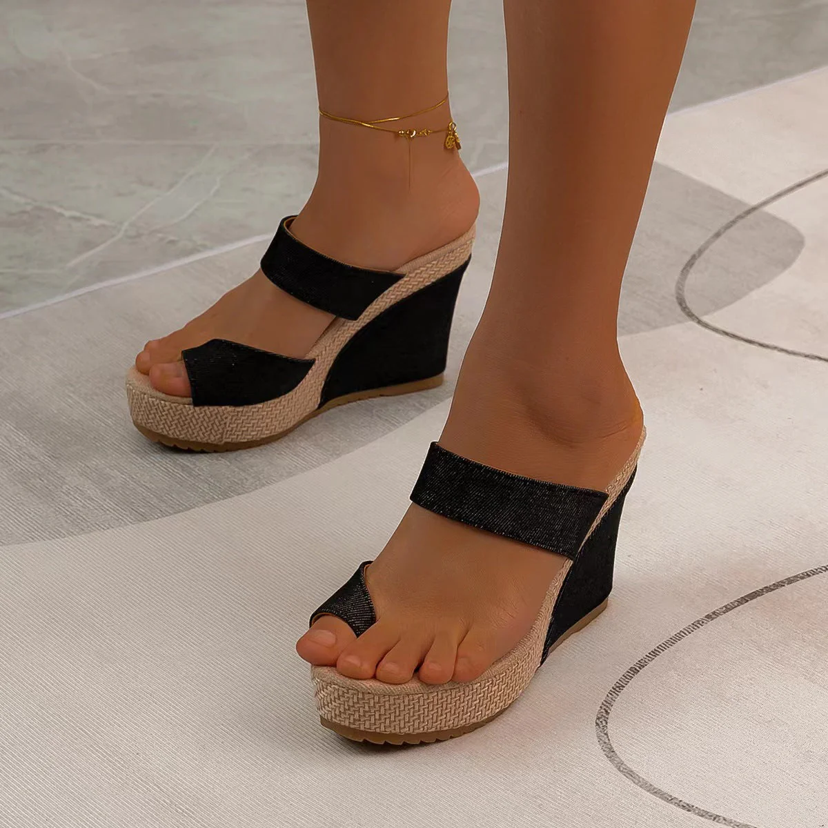 Damen Keil-Sandalen mit Breiten Riemen und Komfortablem Fußbett Heidi-Mode - Image 4