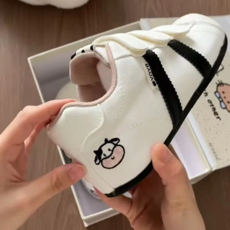 Damen Kindersportschuhe mit verstellbaren Klettverschlüssen und verspieltem Design Heidi Mode - Image 3