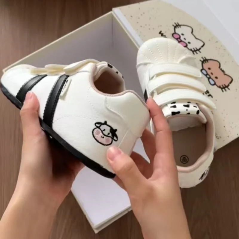 Damen Kindersportschuhe mit verstellbaren Klettverschlüssen und verspieltem Design Heidi Mode - Image 4