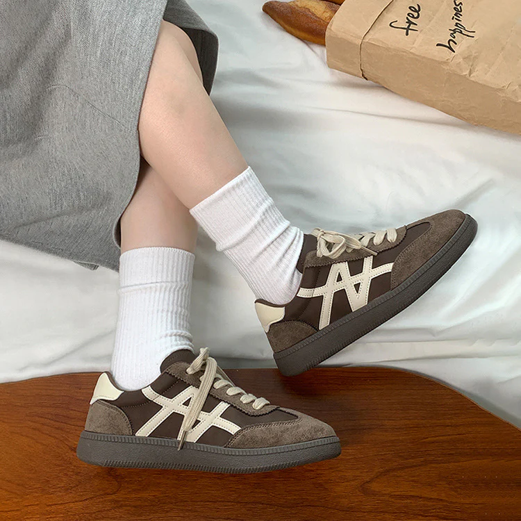 Damen Klassische Veloursledersneakers mit sportlich-elegantem Design Heidi Mode - Image 4