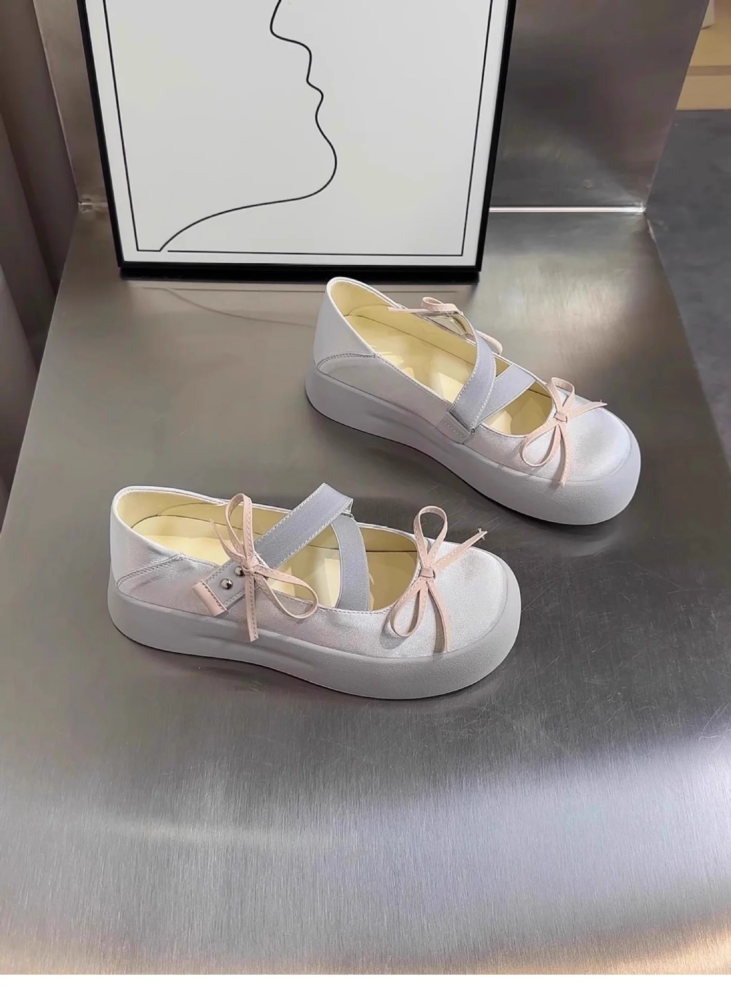 Damen komfortable Ballerinas mit farblichen Akzenten und elastischen Riemen Heidi Mode - Image 8