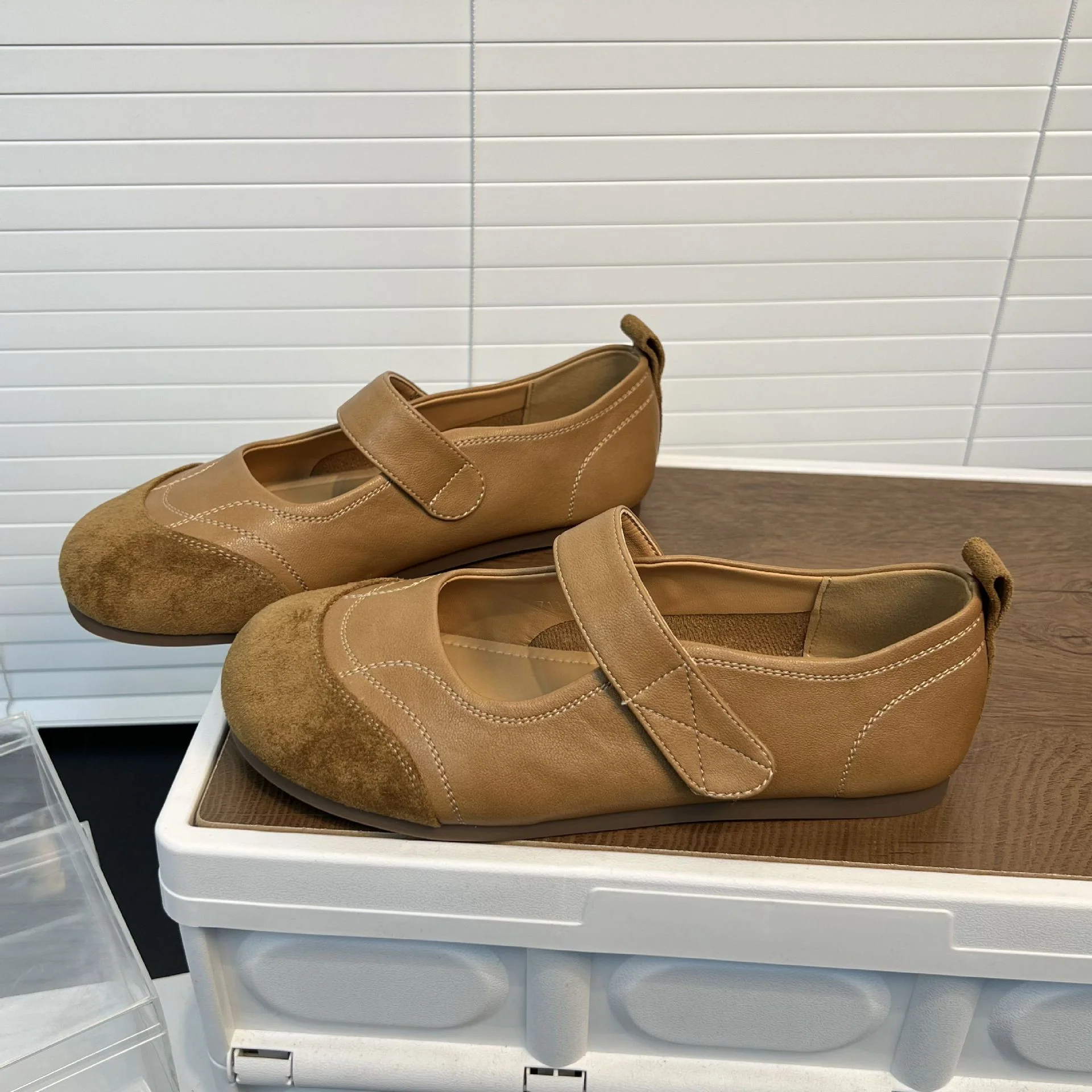 Damen Komfortable Ballerinas mit verstellbarem Riemen und weichem Fußbett Heidi Mode - Image 2