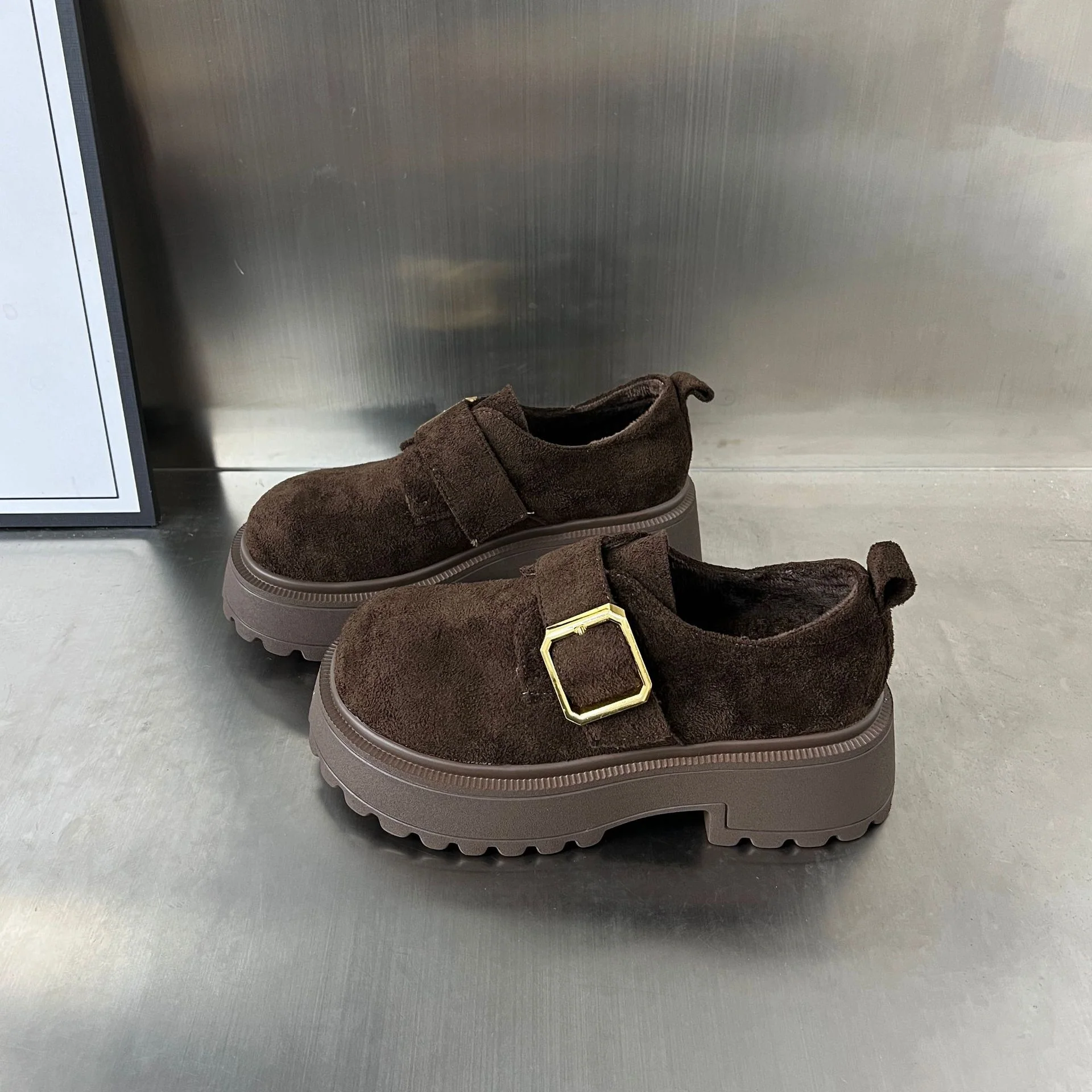 Damen Komfortable Chunky Clogs mit luxuriösem Schnallenverschluss Heidi Mode - Image 2
