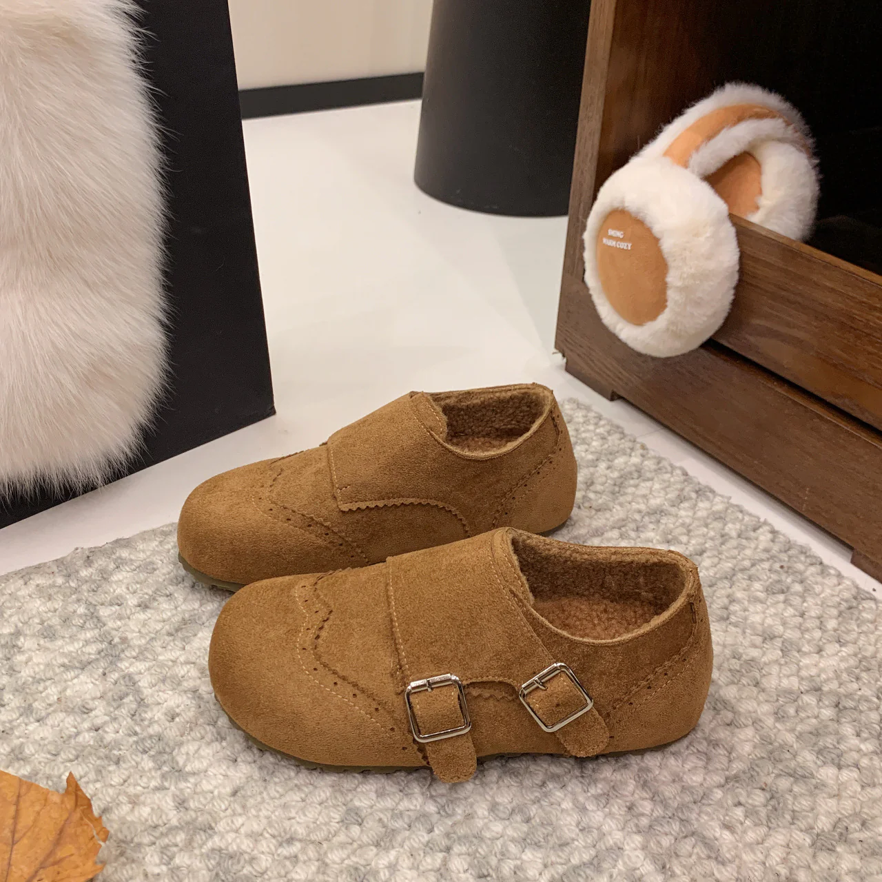 Damen komfortable Clogs aus weichem Wildleder mit modischem Schnallenverschluss Heidi Mode - Image 2