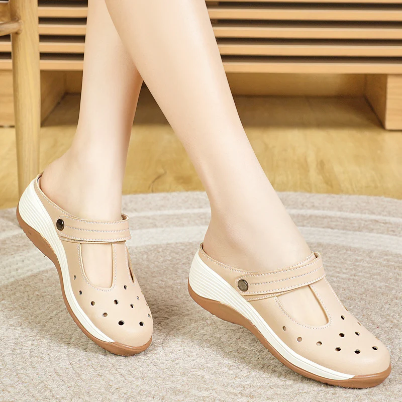 Damen Komfortable Clogs mit atmungsaktiven Ausschnitten und verstellbarem Riemen Heidi Mode - Image 3