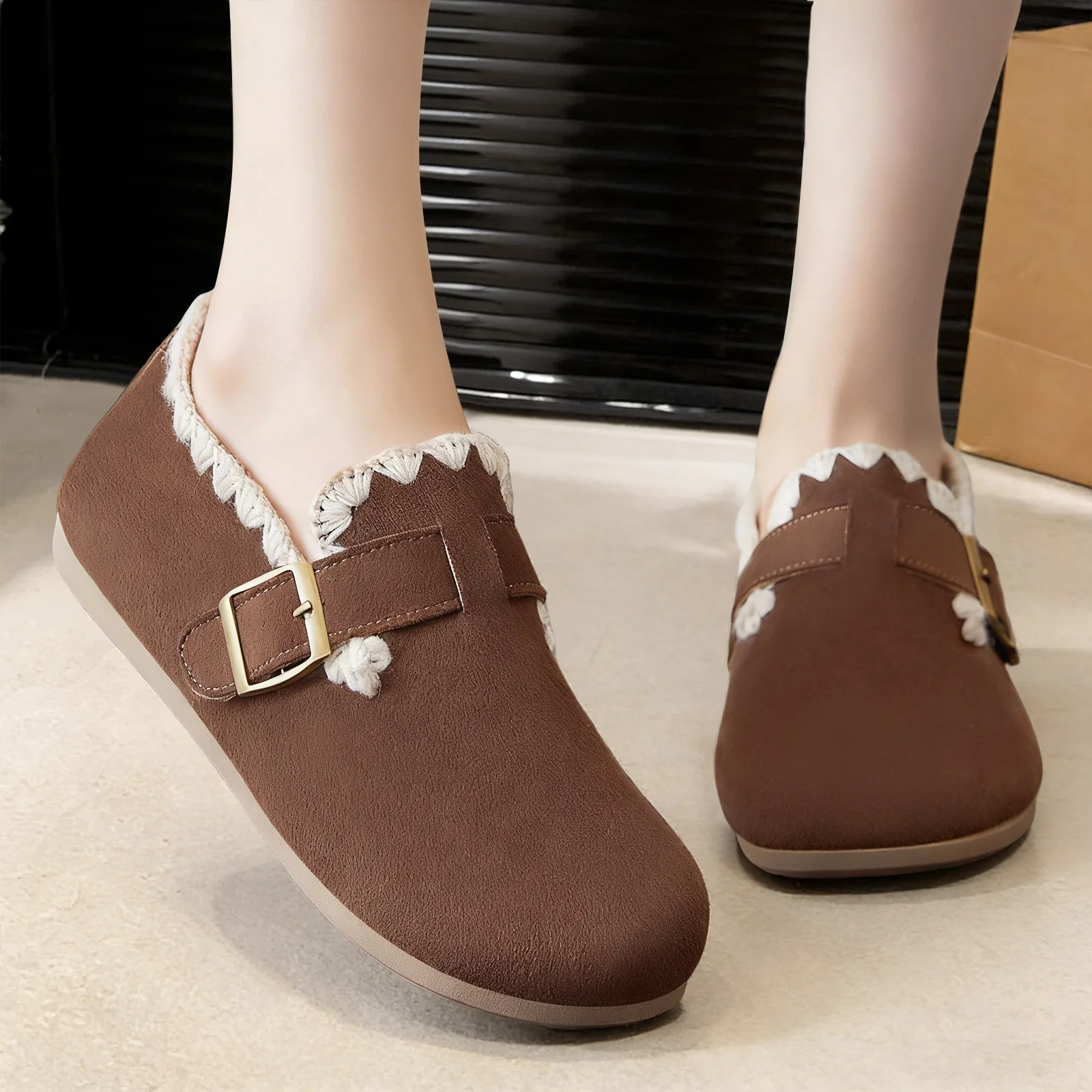 Damen Komfortable Clogs mit dekorativem Riemen Heidi Mode - Image 3