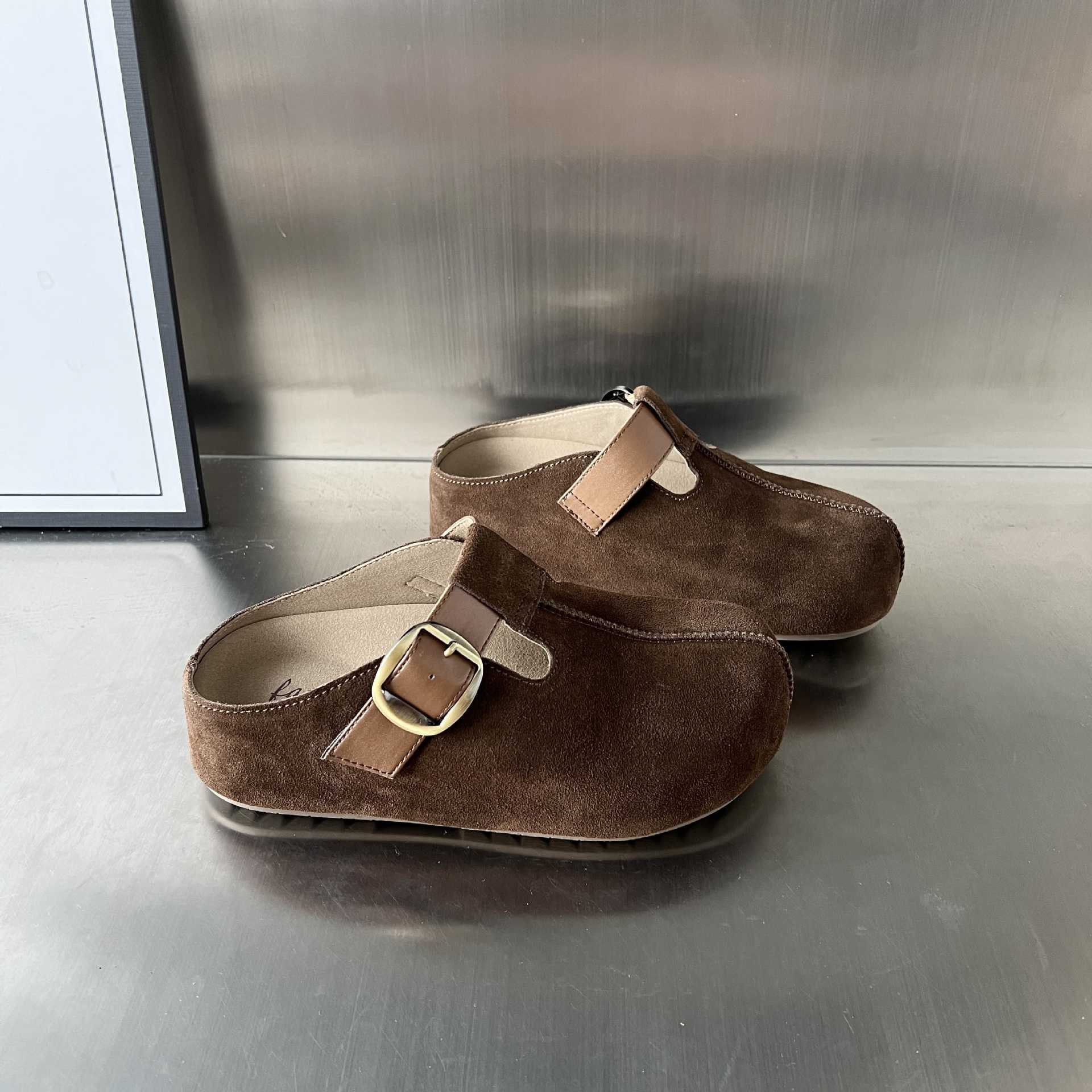 Damen Komfortable Clogs mit elegantem Schnallenverschluss aus feinem Wildleder Heidi Mode - Image 5