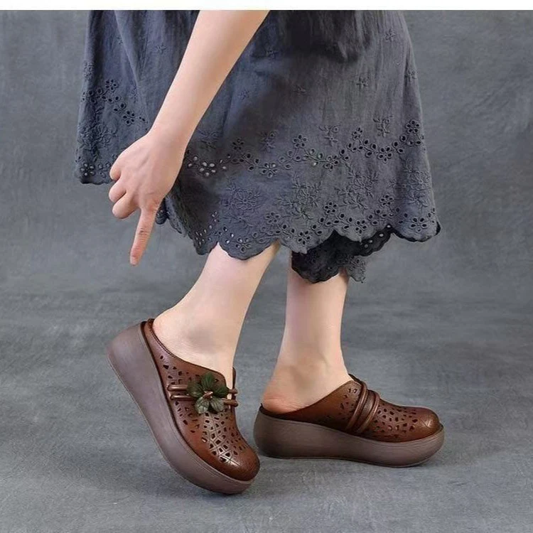 Damen Komfortable Clogs mit luftigen Details und rutschfester Sohle Heidi Mode - Image 7