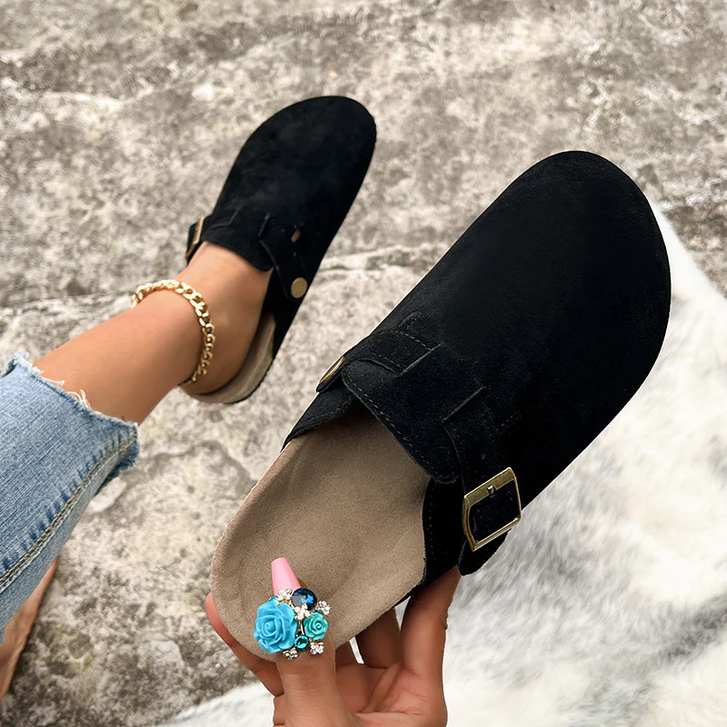 Damen Komfortable Clogs mit Schickem Riemen Heidi Mode - Image 2
