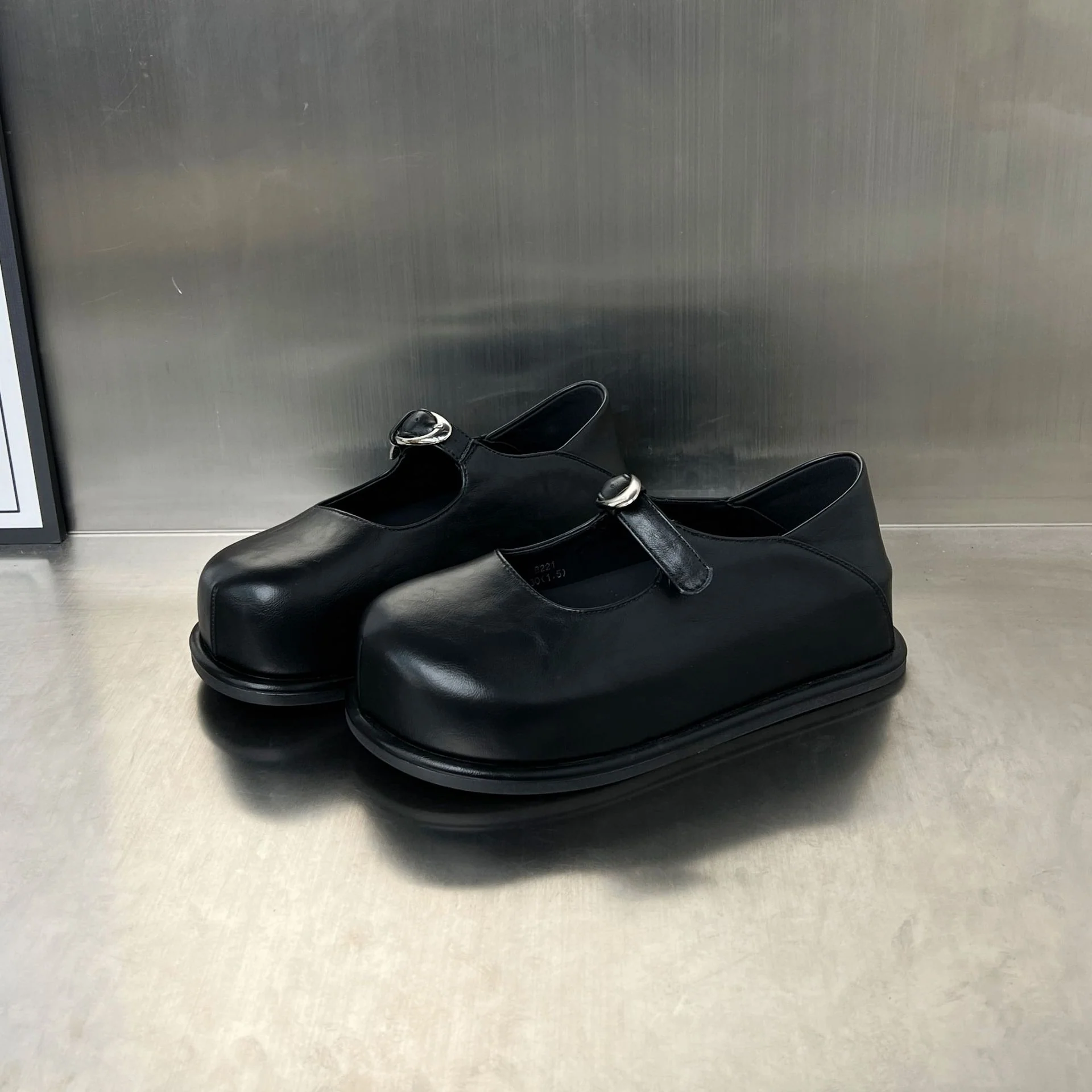 Damen Komfortable Clogs mit stilvollem Riemen und robustem Fußbett Heidi Mode - Image 2