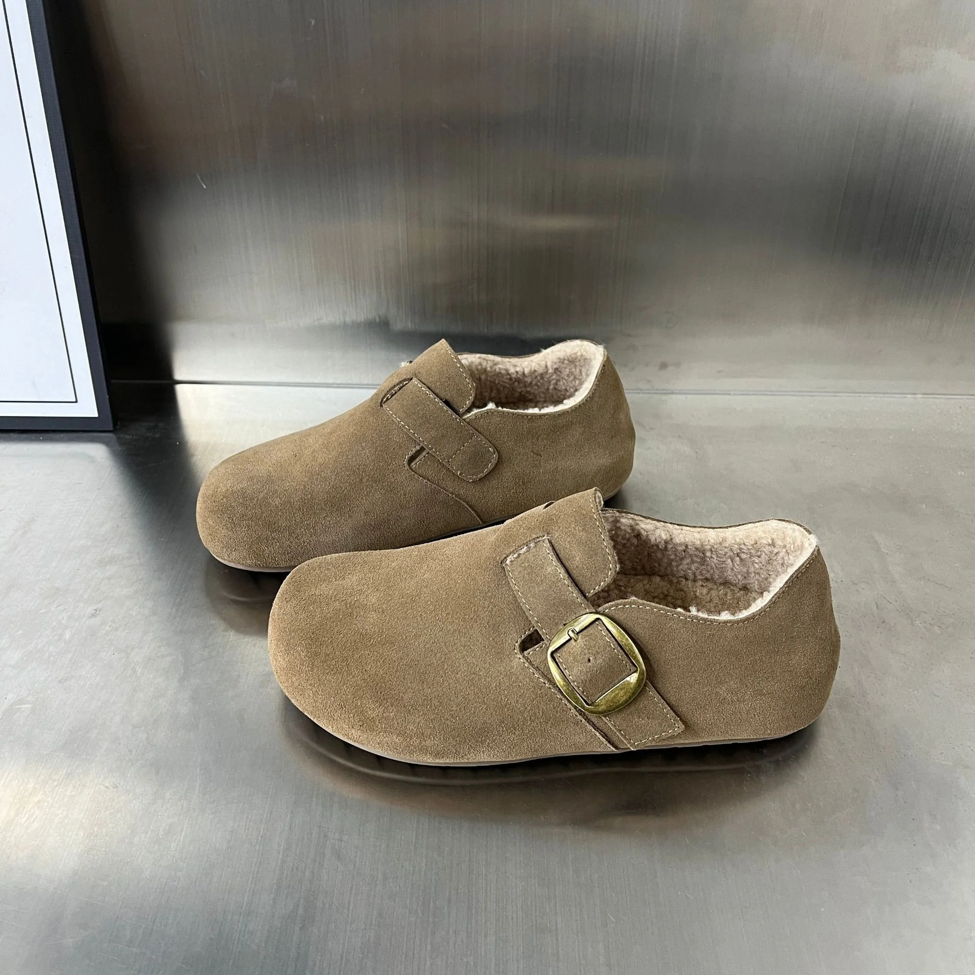 Damen Komfortable Clogs mit weichem Innenfutter und innovativem Schnallenverschluss Heidi Mode - Image 6