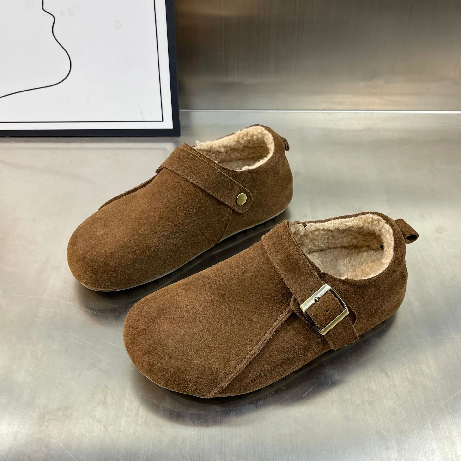 Damen Komfortable Clogs mit weichem Innenfutter und praktischem Schnallenverschluss Heidi Mode - Image 2