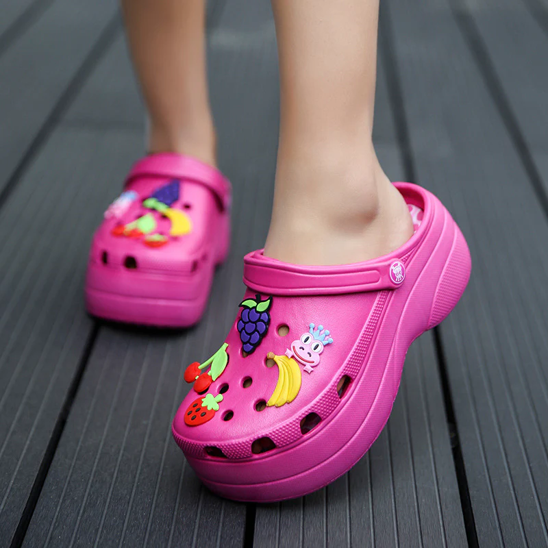 Damen Komfortable Freizeitclogs mit bunten 3D-Anhänger Heidi Mode - Image 2
