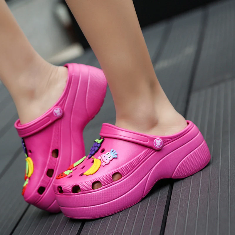 Damen Komfortable Freizeitclogs mit bunten 3D-Anhänger Heidi Mode - Image 4