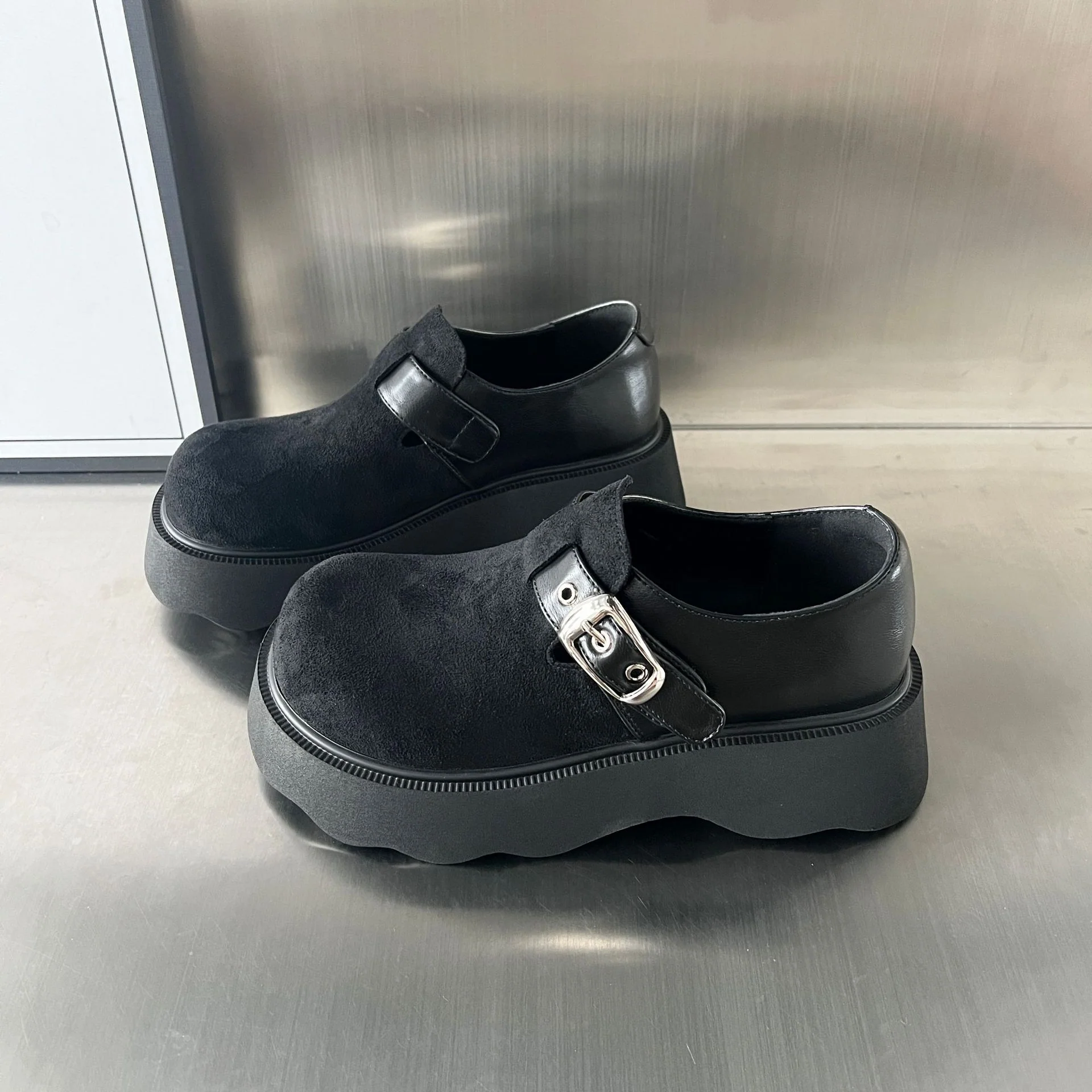 Damen Komfortable Plateau-Clogs mit modischem Schnallenverschluss und rutschfester Sohle Heidi Mode - Image 2
