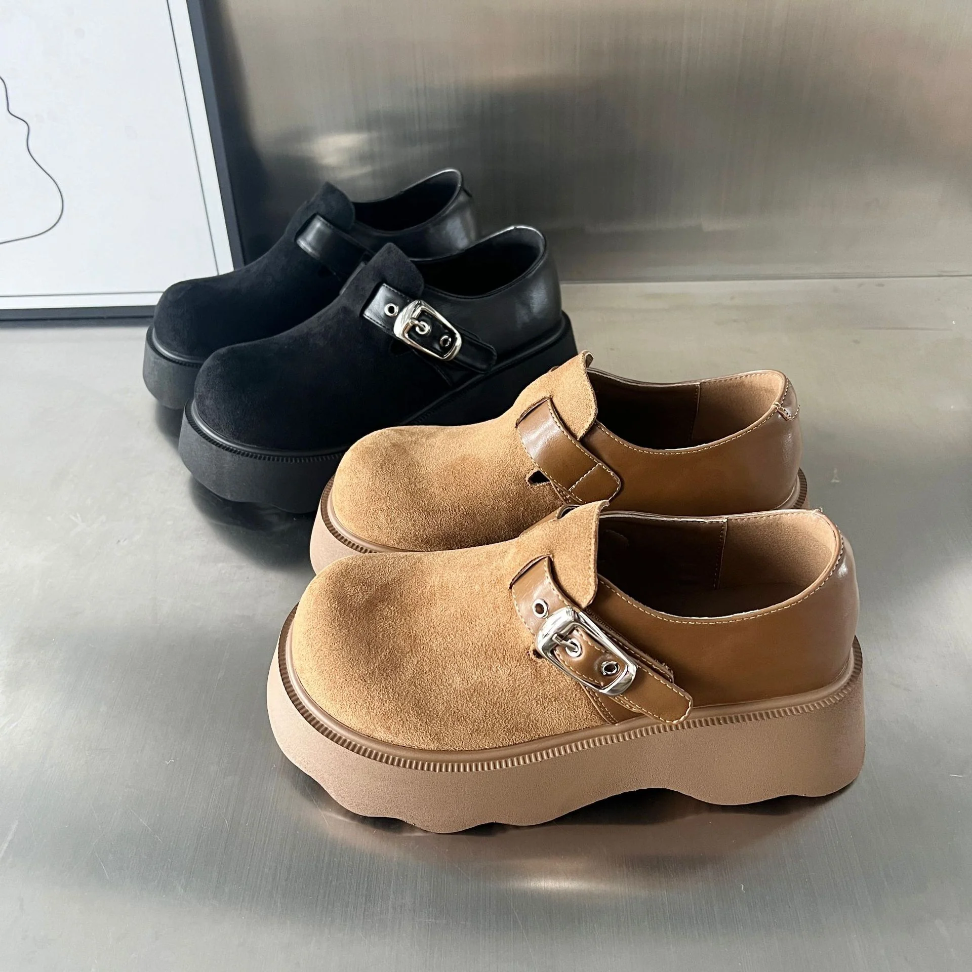 Damen Komfortable Plateau-Clogs mit modischem Schnallenverschluss und rutschfester Sohle Heidi Mode - Image 3