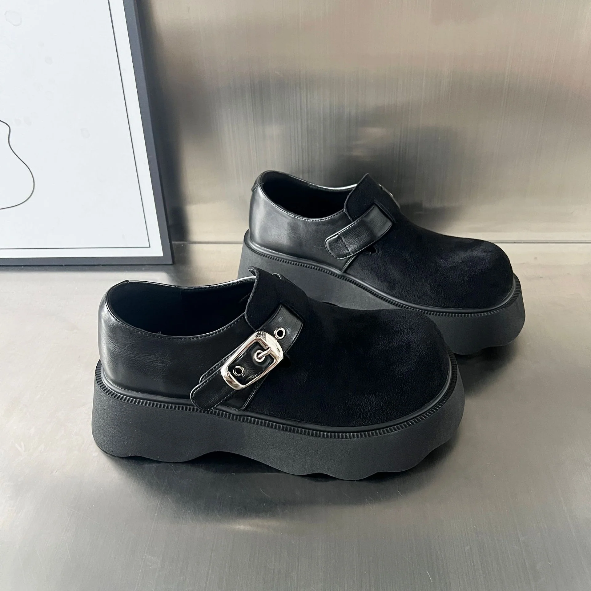 Damen Komfortable Plateau-Clogs mit modischem Schnallenverschluss und rutschfester Sohle Heidi Mode - Image 4