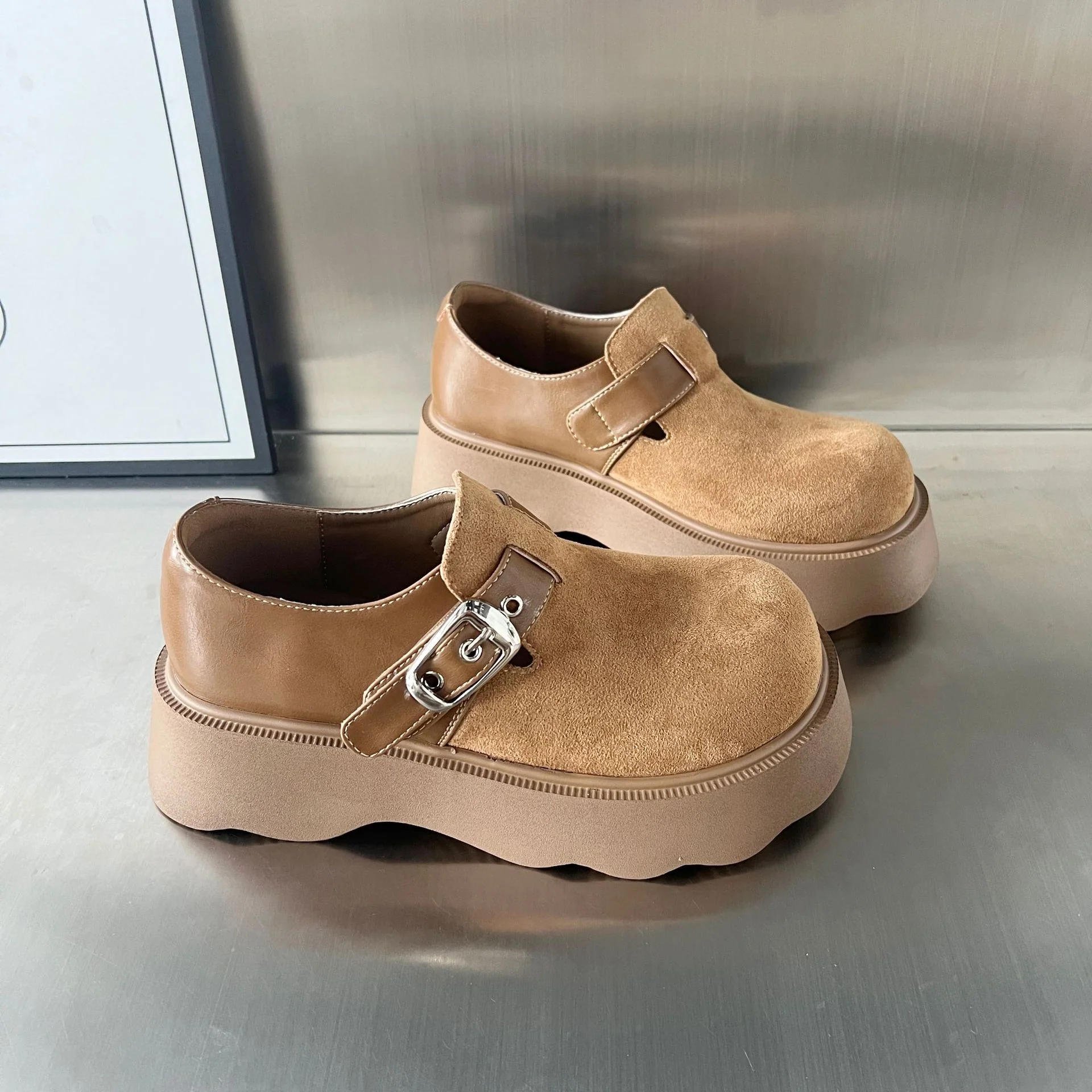 Damen Komfortable Plateau-Clogs mit modischem Schnallenverschluss und rutschfester Sohle Heidi Mode - Image 5