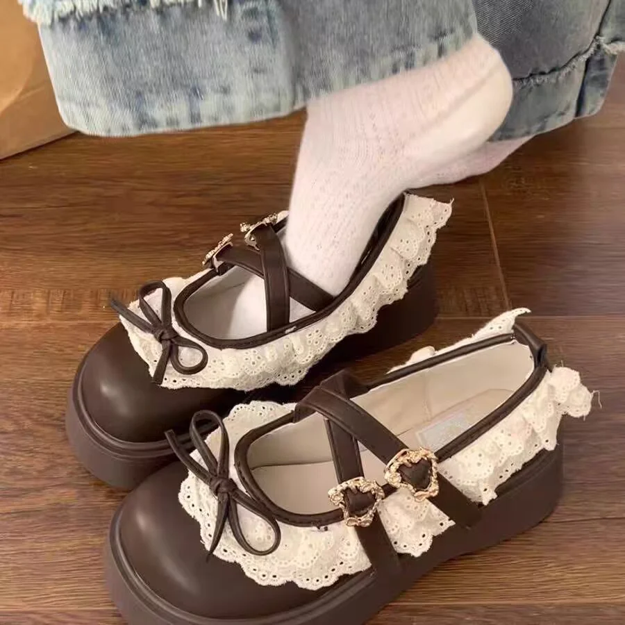 Damen Komfortable Plateau-Sandalen mit zarter Rüschendekoration und goldenen Schnallen Heidi Mode - Image 2