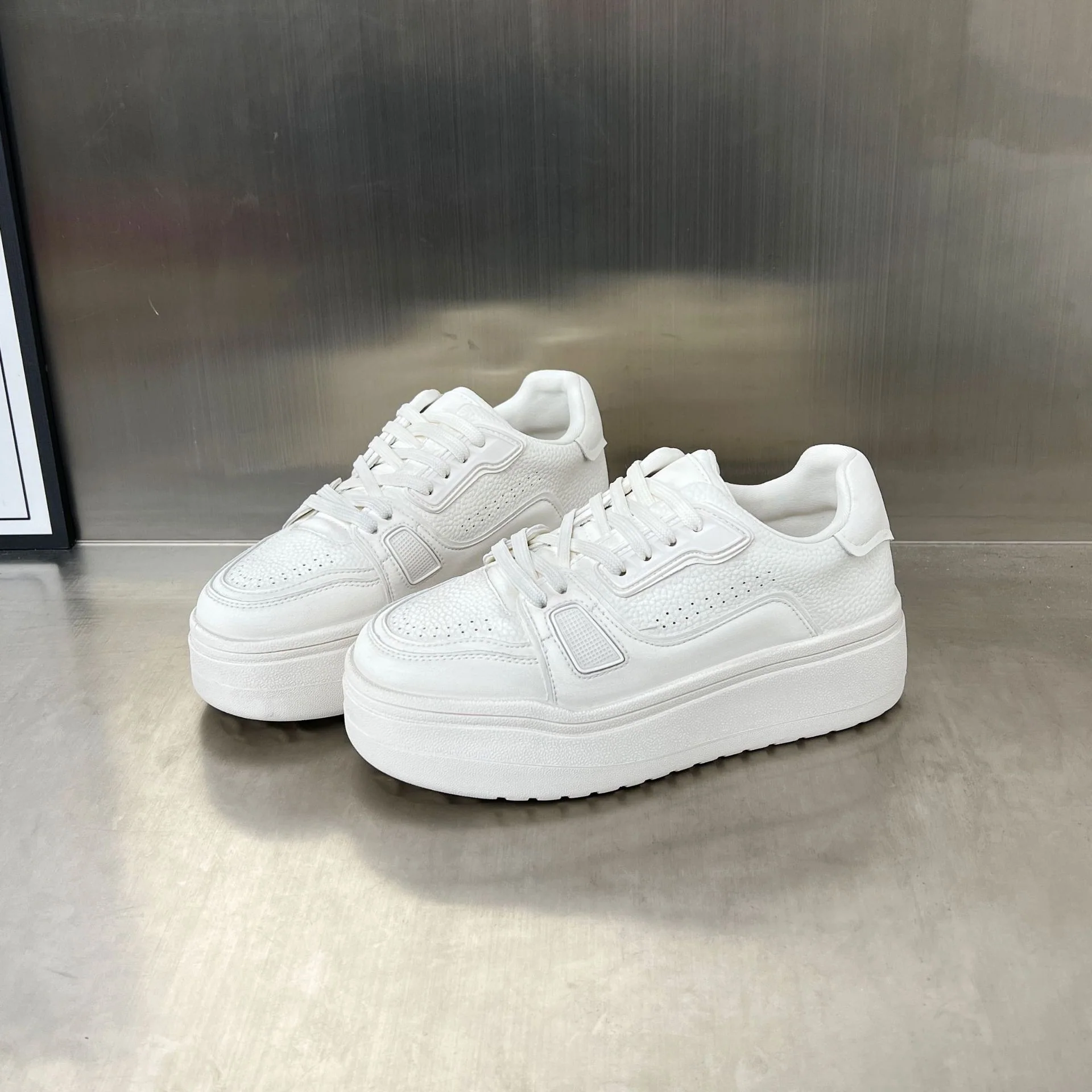 Damen Komfortable Plateau Sneakers mit atmungsaktivem Obermaterial Heidi Mode - Image 2