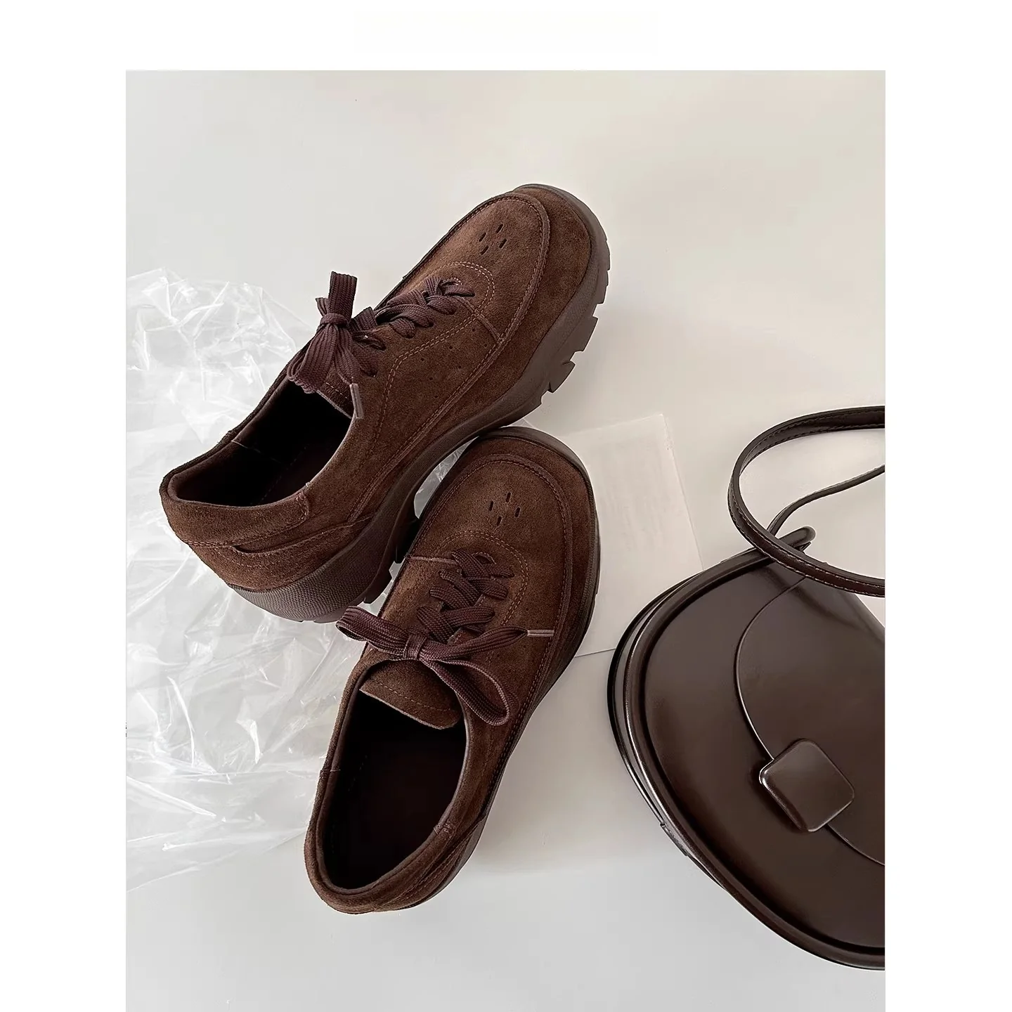 Damen Komfortable Sneaker mit gepolsterter Innensohle und trendiger Schnürung Heidi Mode - Image 3