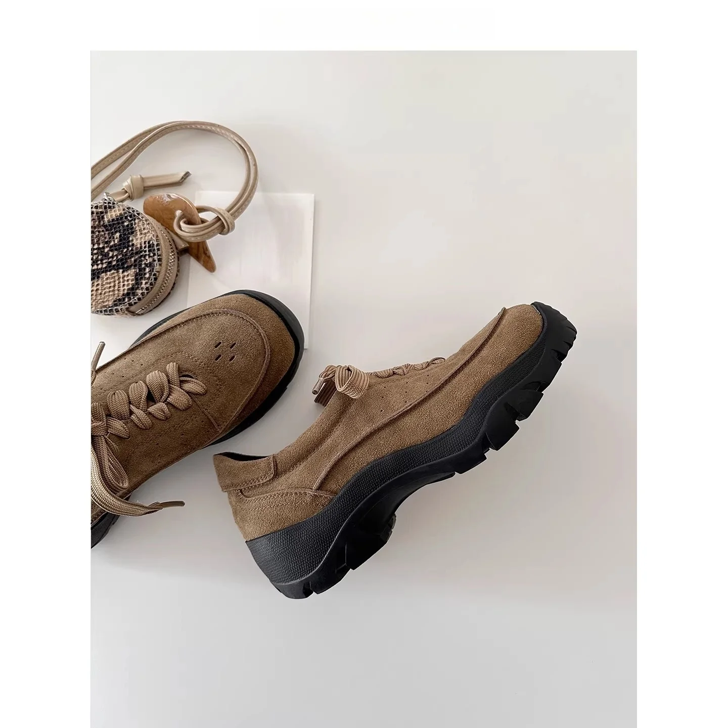 Damen Komfortable Sneaker mit gepolsterter Innensohle und trendiger Schnürung Heidi Mode - Image 4