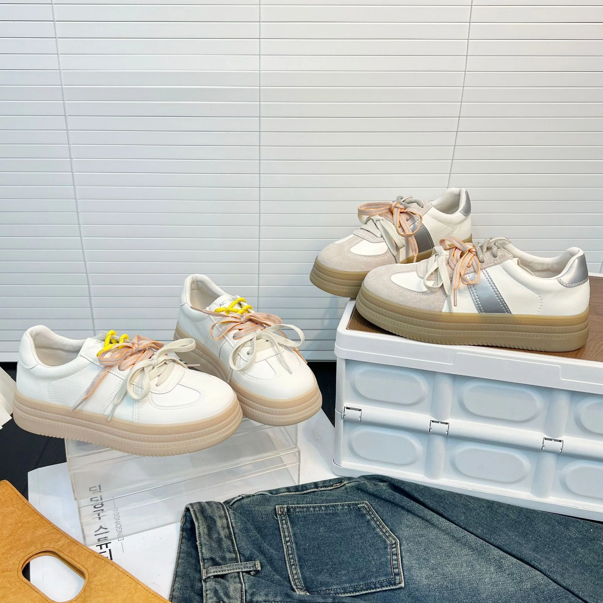 Damen Komfortable Sneaker mit praktischem Plateau und farbigen Schnürsenkeln Heidi Mode - Image 3