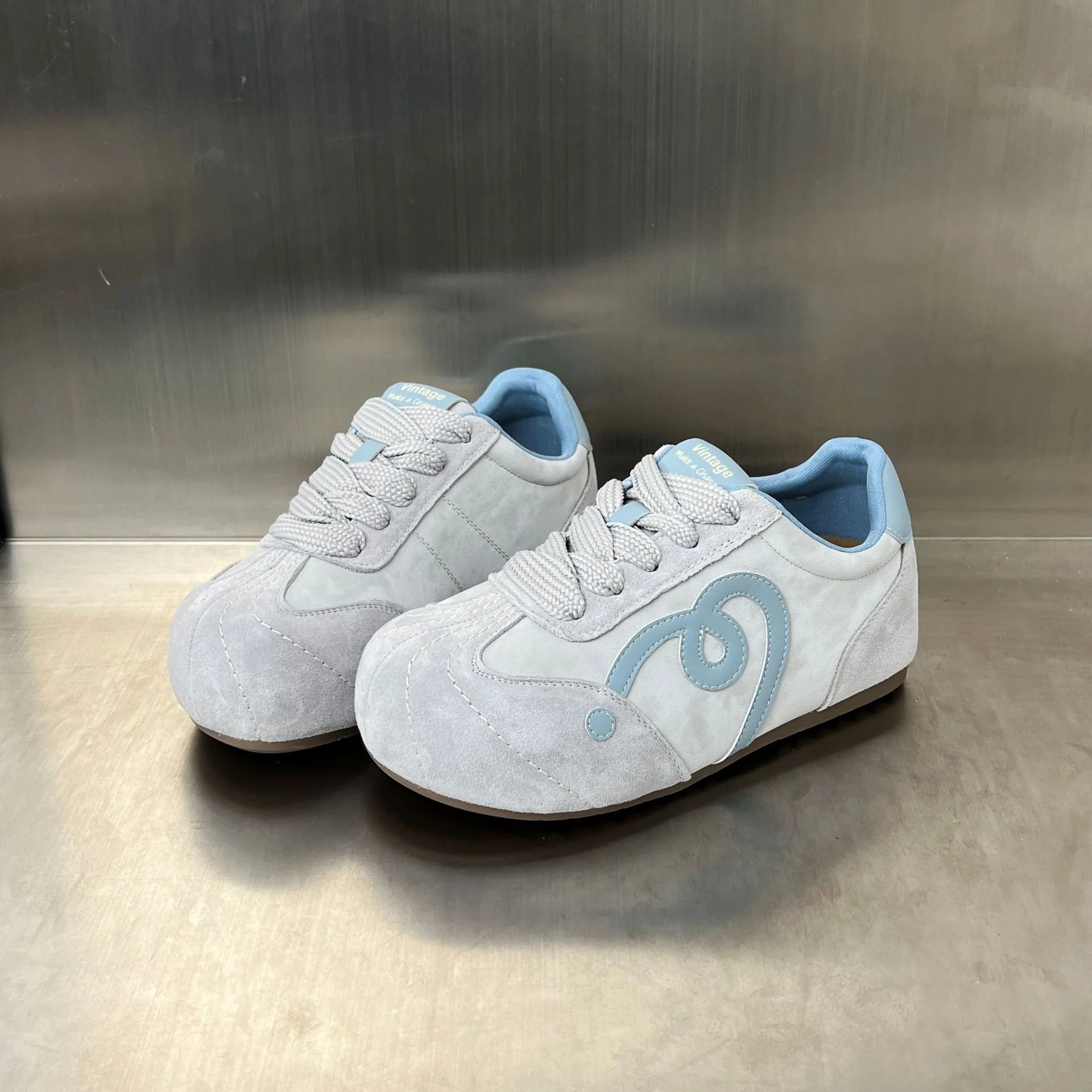 Damen Komfortable Sneaker mit weichem Wildleder-Obermaterial und innovativer Dämpfungstechnologie Heidi Mode - Image 4