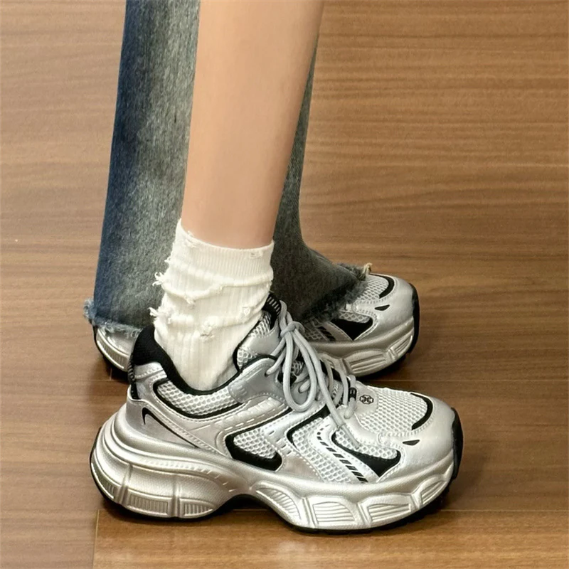 Damen Komfortable Sneakers im sportlichen Design mit atmungsaktiven Mesh-Einsätzen Heidi Mode - Image 4