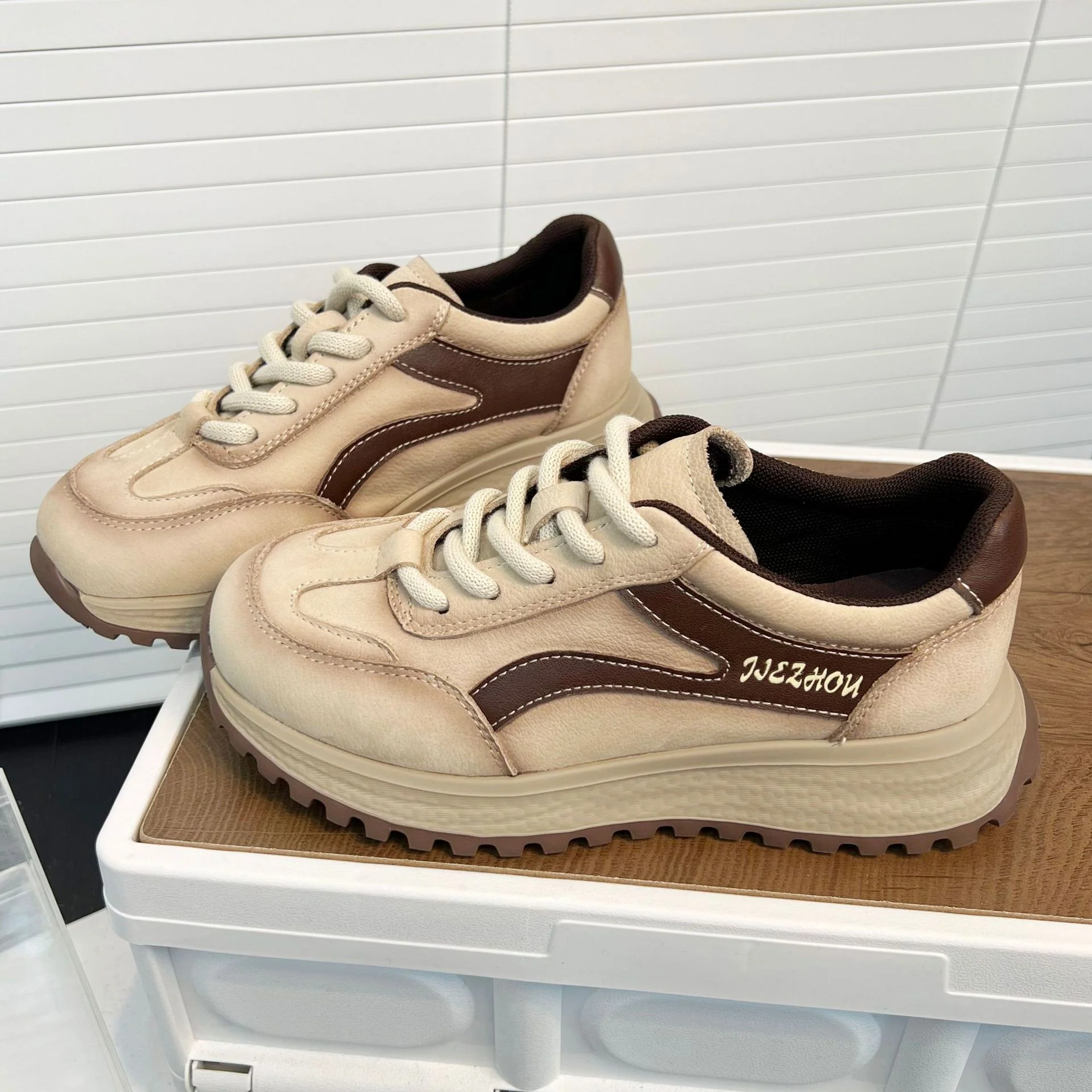 Damen Komfortable Sneakers mit robustem Sohlenprofil und atmungsaktiver Obermaterialstruktur Heidi Mode - Image 2