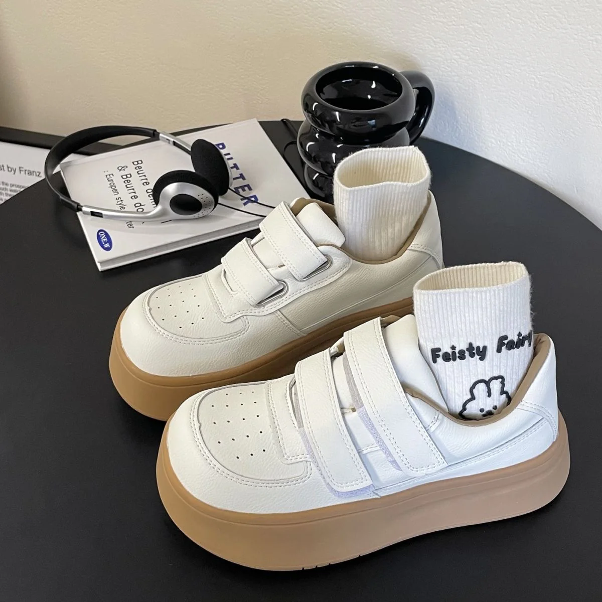 Damen Komfortable und stylische Sneaker mit Klettverschlüssen Heidi Mode - Image 2