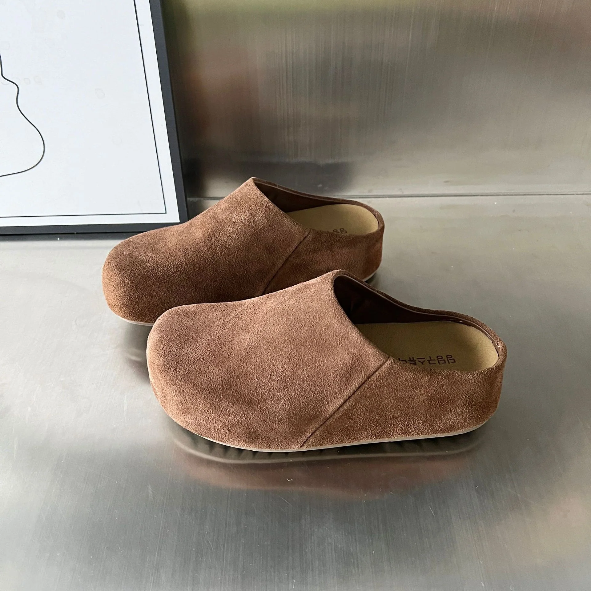 Damen Komfortable Wildleder-Clogs mit anatomischem Fußbett und rutschfester Sohle Heidi Mode - Image 3