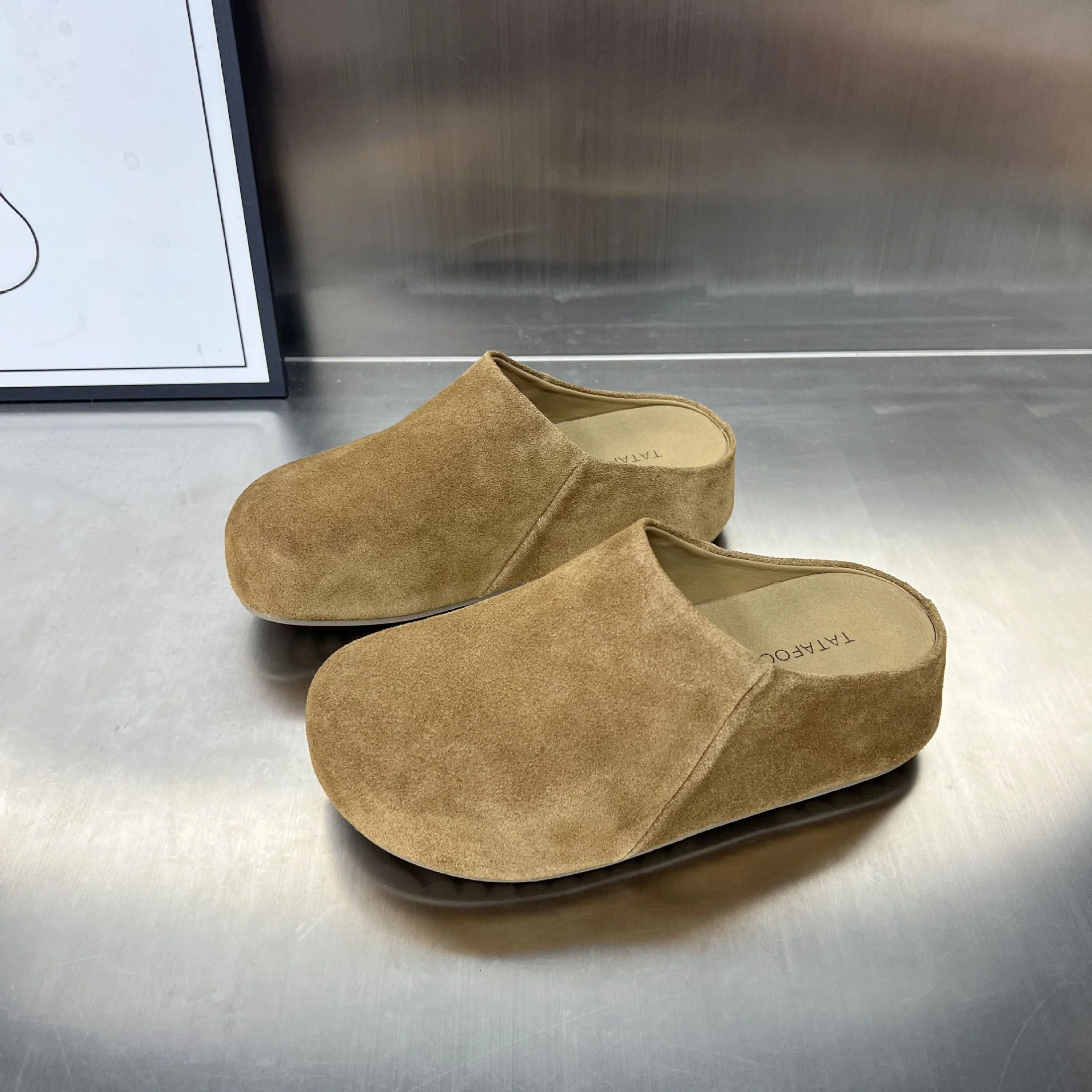 Damen Komfortable Wildleder-Clogs mit anatomischem Fußbett und rutschfester Sohle Heidi Mode - Image 6