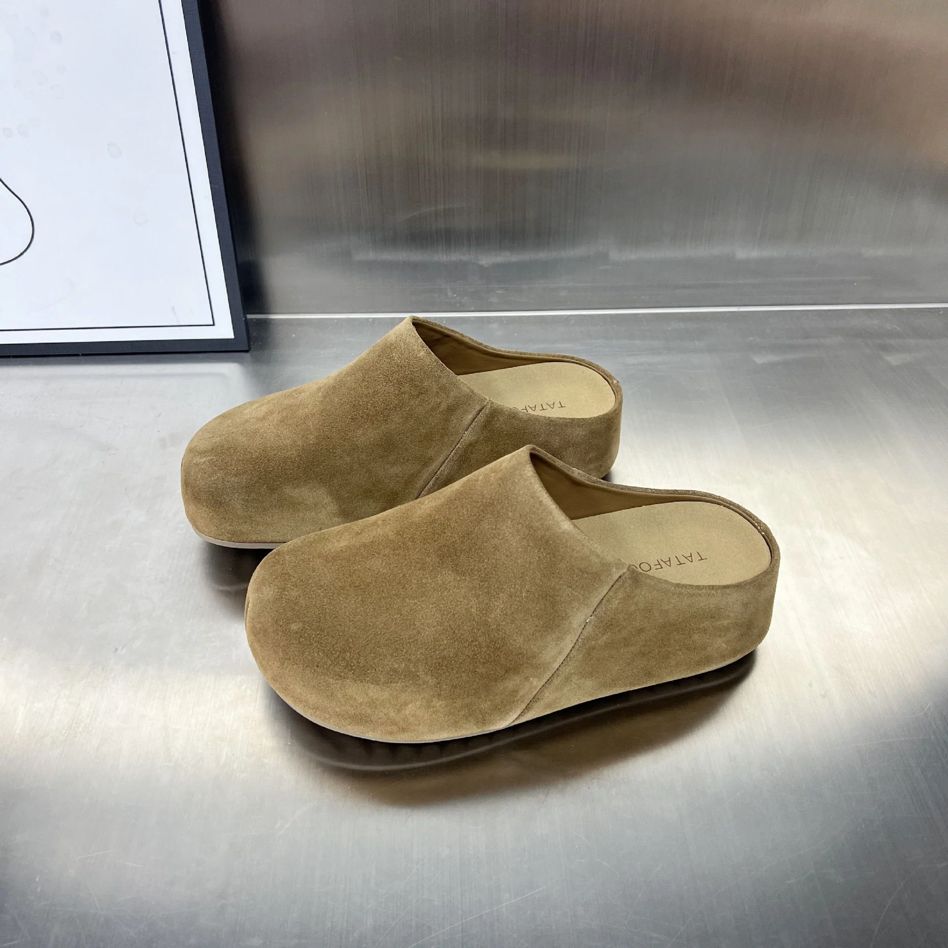 Damen Komfortable Wildleder-Clogs mit anatomischem Fußbett und rutschfester Sohle Heidi Mode - Image 7