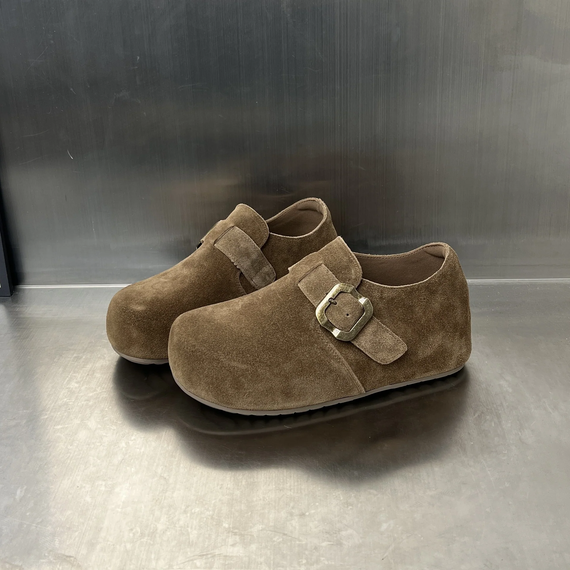Damen Komfortable Wildleder-Clogs mit elegantem Schnallenverschluss Heidi Mode - Image 6