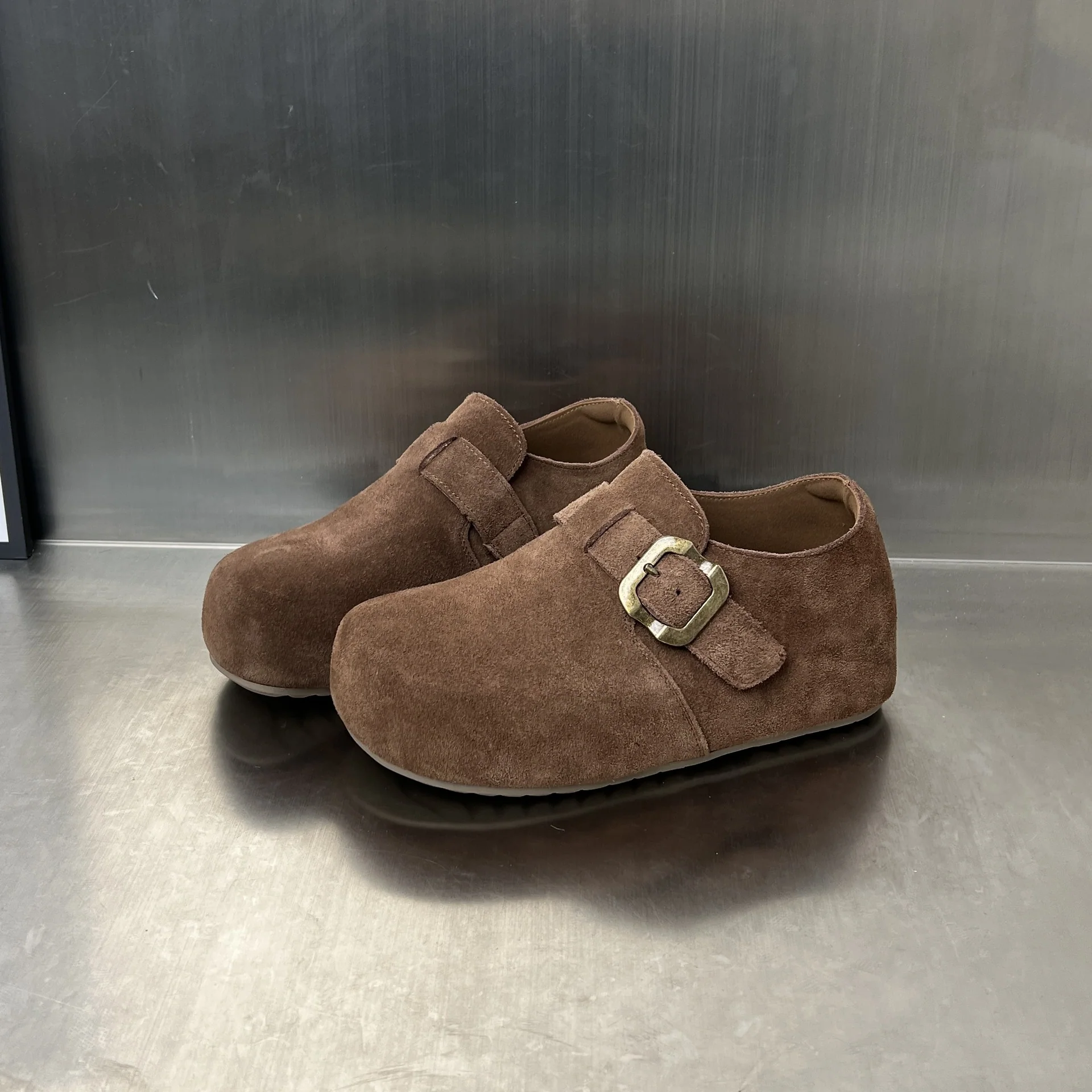 Damen Komfortable Wildleder-Clogs mit elegantem Schnallenverschluss Heidi Mode - Image 7
