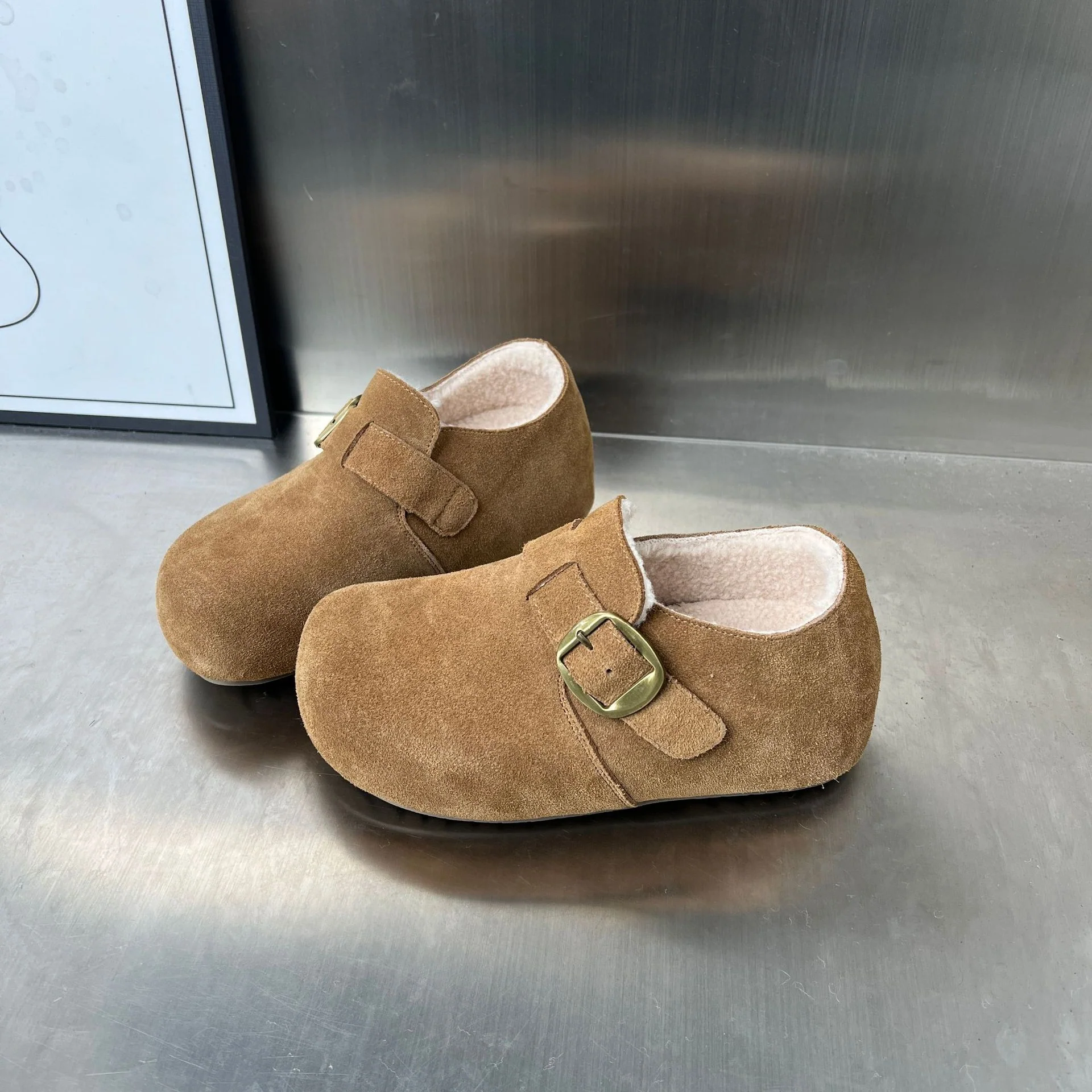 Damen Komfortable Wildleder-Clogs mit luxuriösem Fleece-Innenfutter und modischer Schnallenverzierung Heidi Mode - Image 7