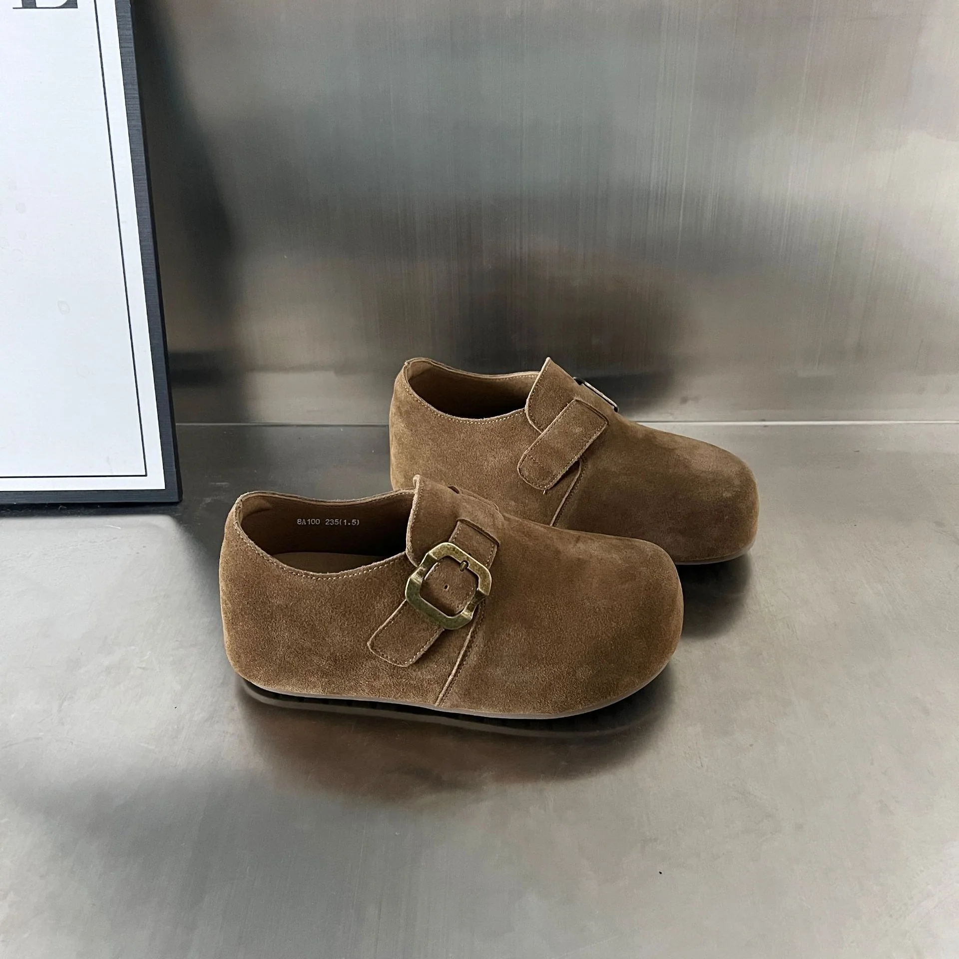 Damen Komfortable Wildleder-Clogs mit modischem Schnallenverschluss Heidi Mode - Image 5