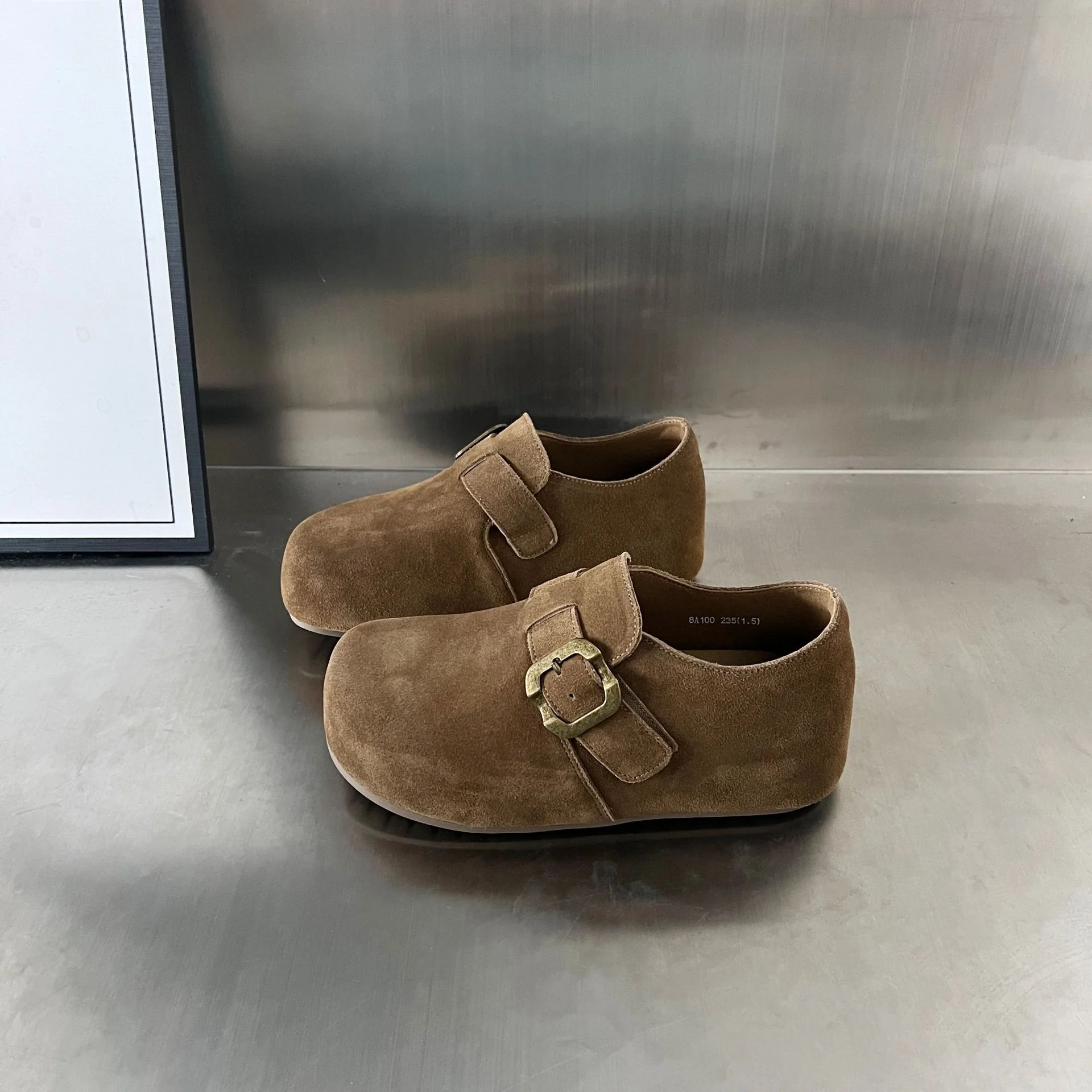 Damen Komfortable Wildleder-Clogs mit modischem Schnallenverschluss Heidi Mode - Image 7