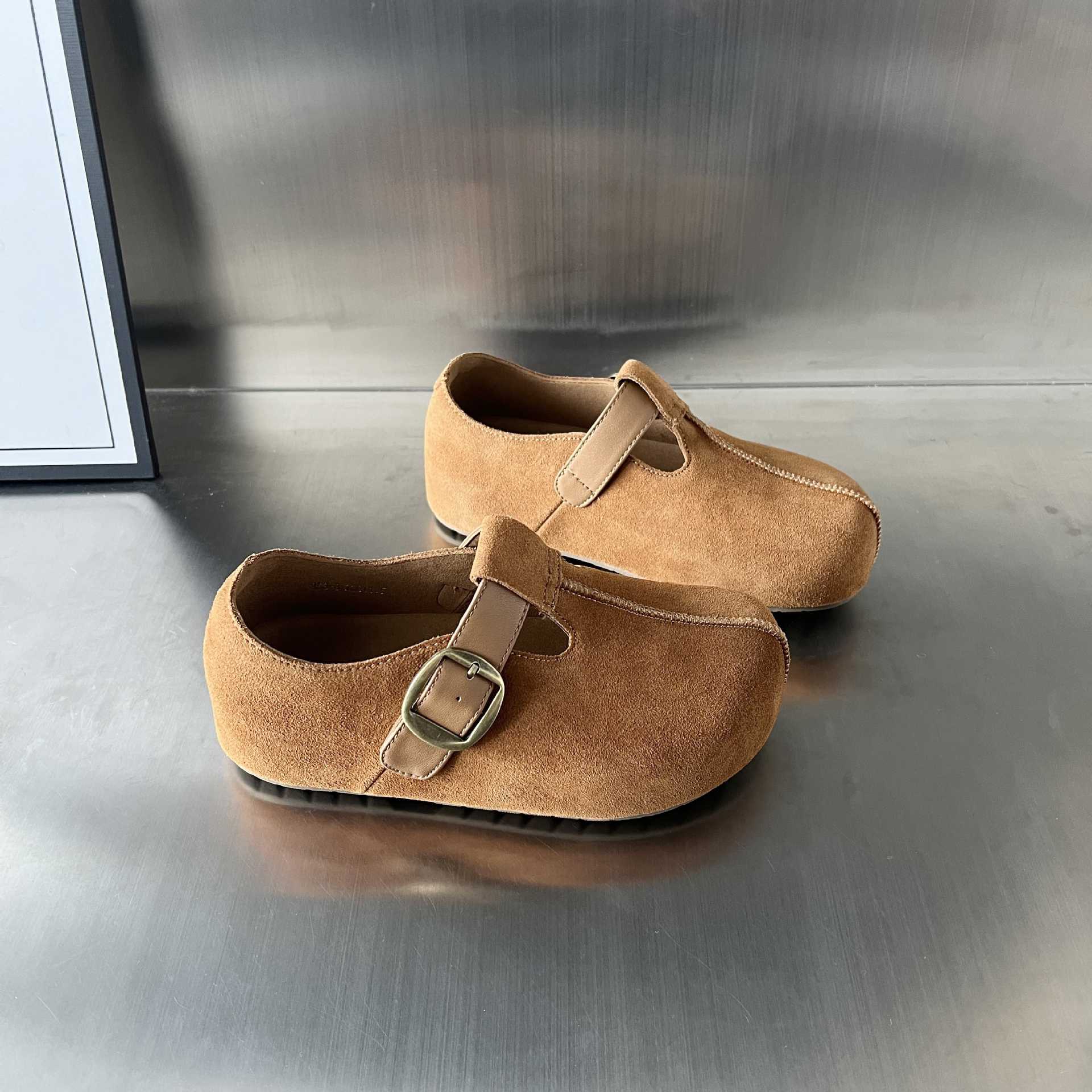 Damen Komfortable Wildleder-Clogs mit verstellbarem Riemen und ergonomischem Fußbett Heidi Mode - Image 2