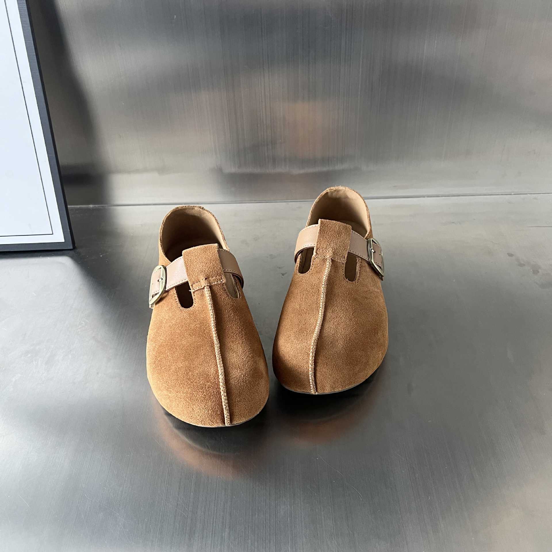 Damen Komfortable Wildleder-Clogs mit verstellbarem Riemen und ergonomischem Fußbett Heidi Mode - Image 5