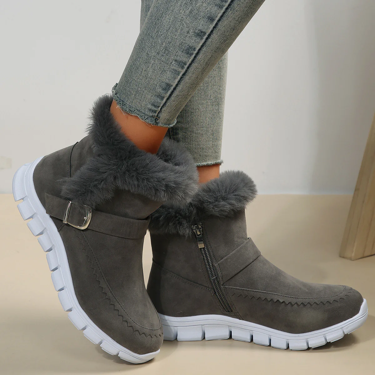 Damen Komfortable Winterstiefel mit modischer Kunstfellverzierung Heidi Mode - Image 7