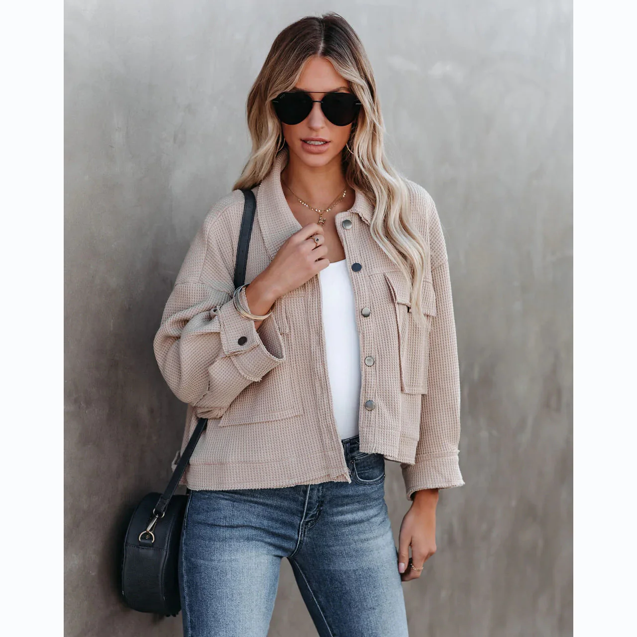 Damen Kurze Jeansjacke mit Lässigem Schnitt und Praktischem Taschen-Design Heidi-Mode - Image 2