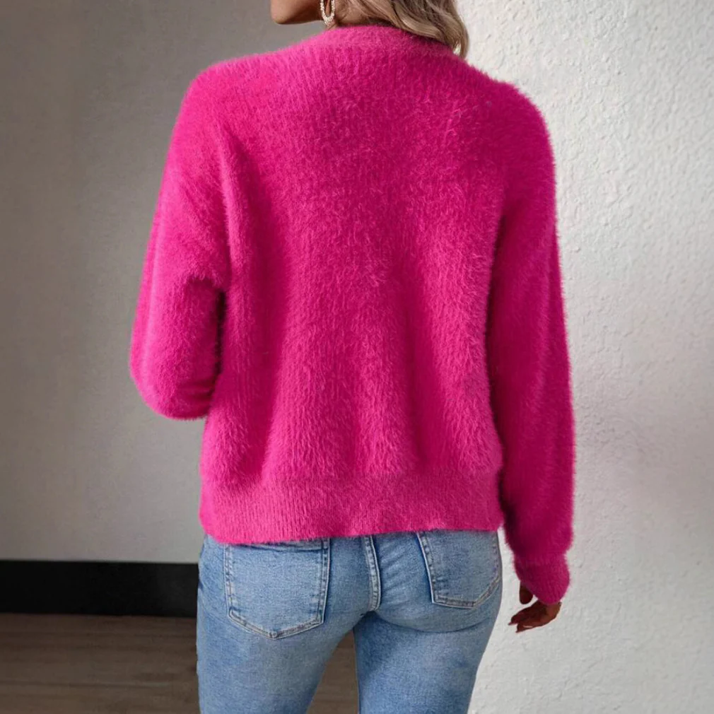Strickjacke Damen kuschelig mit V-Ausschnitt und Knopfdetails - Image 14