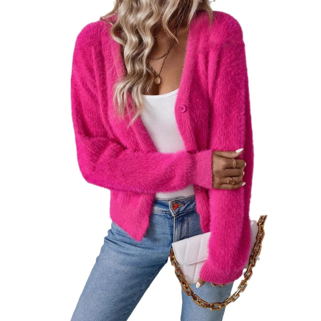 Strickjacke Damen kuschelig mit V-Ausschnitt und Knopfdetails - Image 15