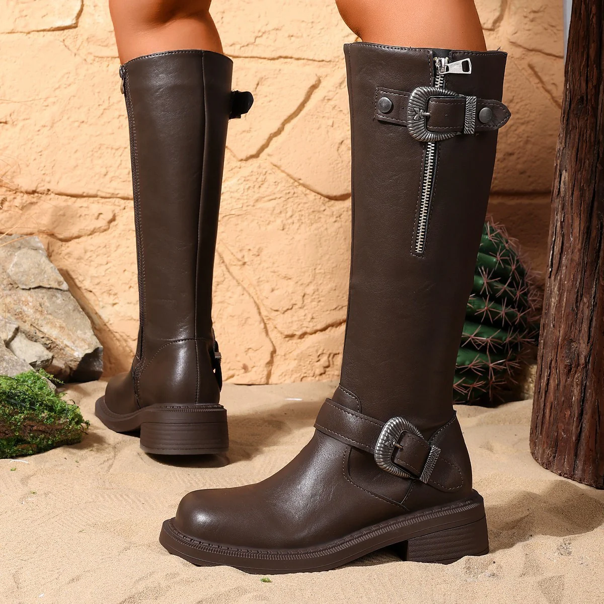 Damen Lange Stiefel mit modischem Gürtel und robustem Profil Heidi Mode - Image 4