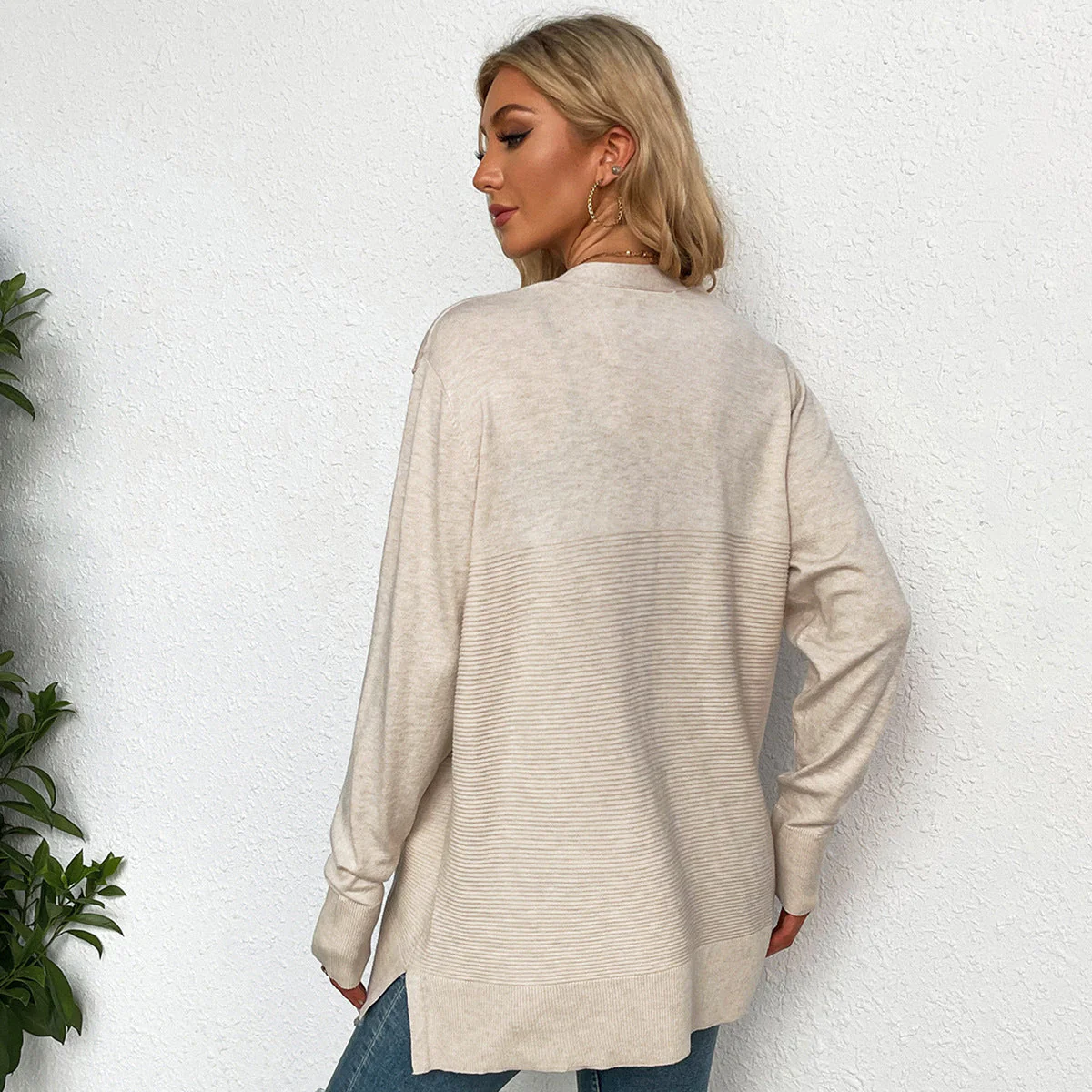 Damen Lässiger Strickcardigan mit Tiefem V-Ausschnitt und Praktischen Taschen Heidi-Mode - Image 2