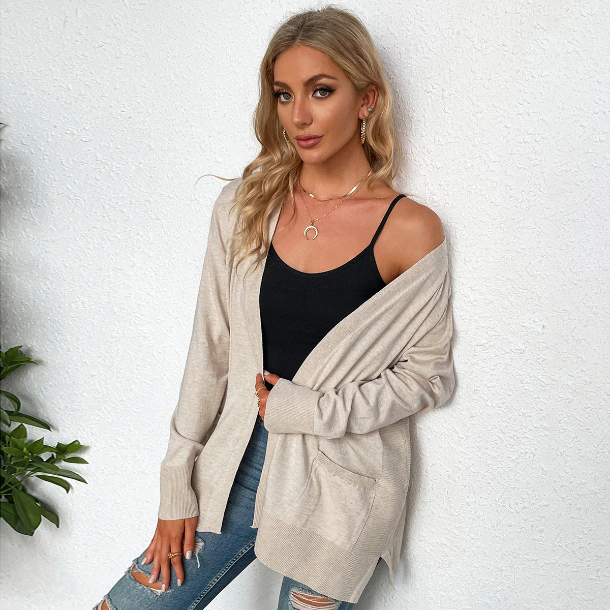 Damen Lässiger Strickcardigan mit Tiefem V-Ausschnitt und Praktischen Taschen Heidi-Mode - Image 4