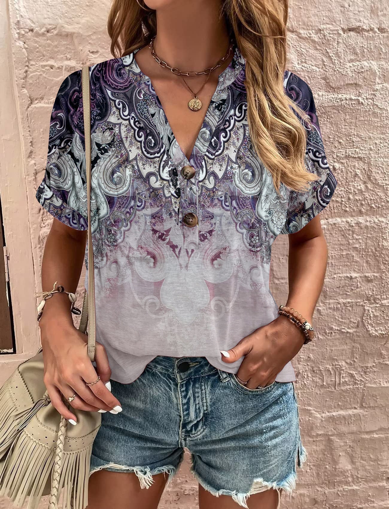 Damen Lässiges Kurzärmliges Blusenshirt mit Verspieltem Paisleymuster und Modernen Knopfdetails Heidi-Mode - Image 14